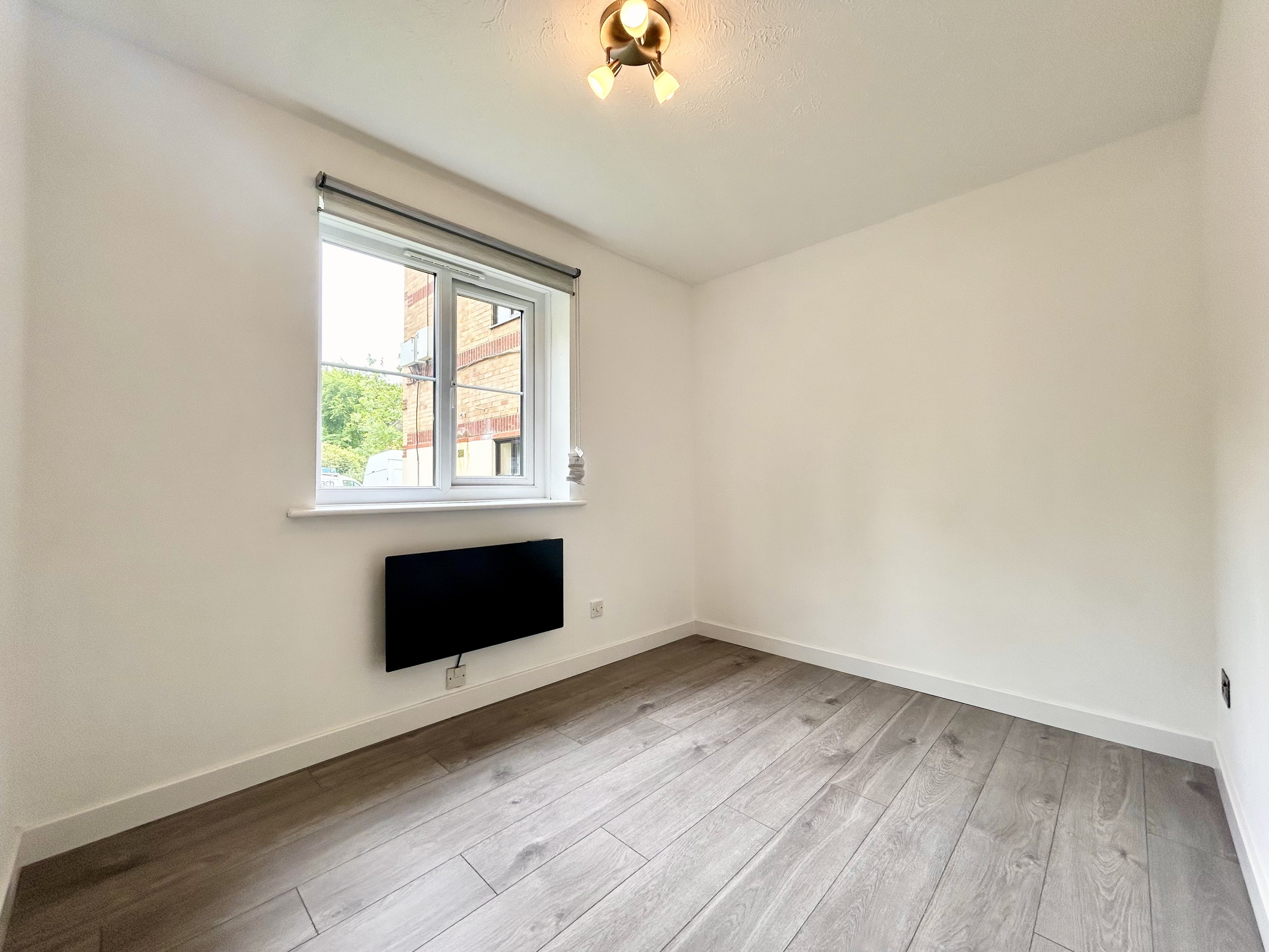 Flat Osbourne Road in Dartford
