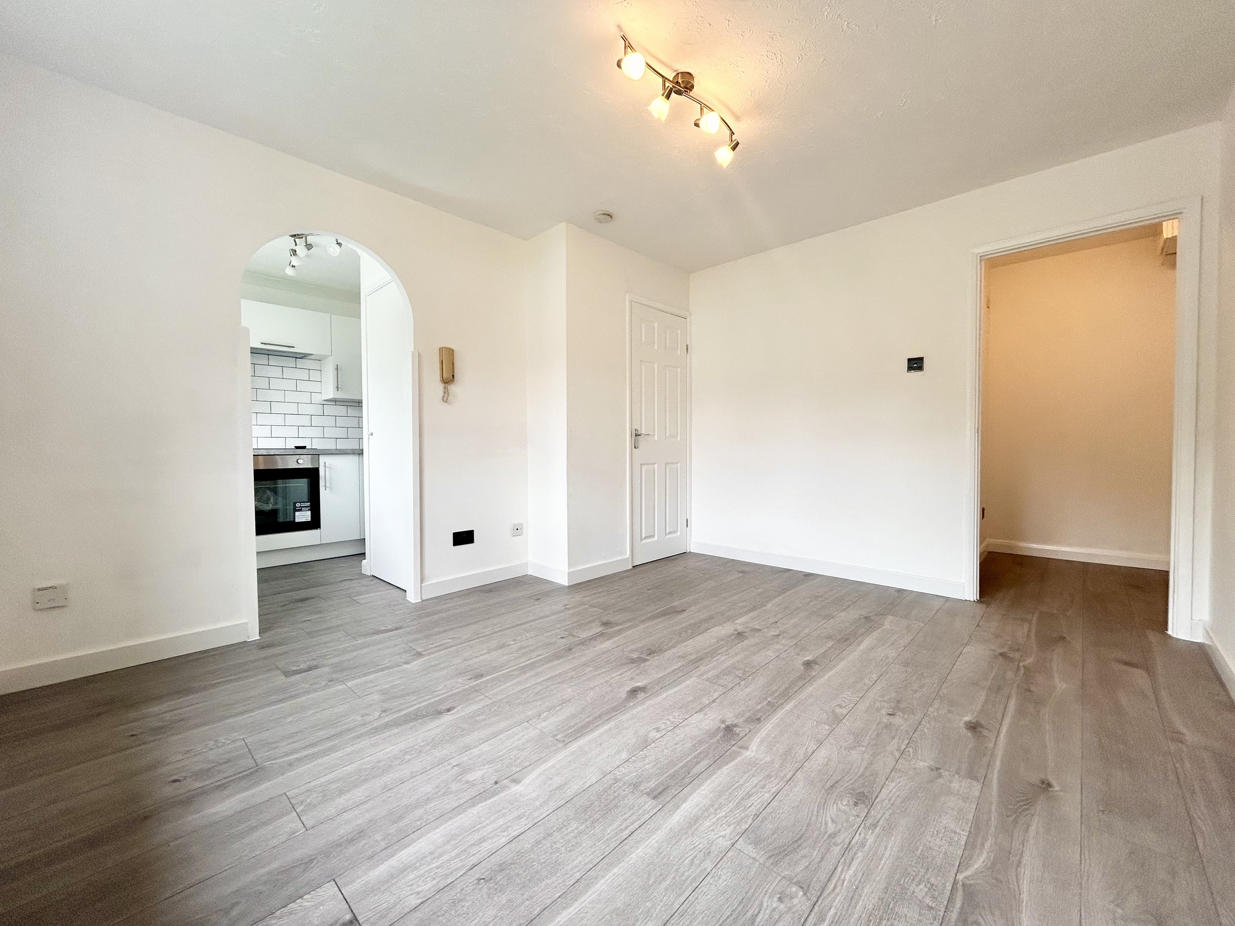 Flat Osbourne Road in Dartford