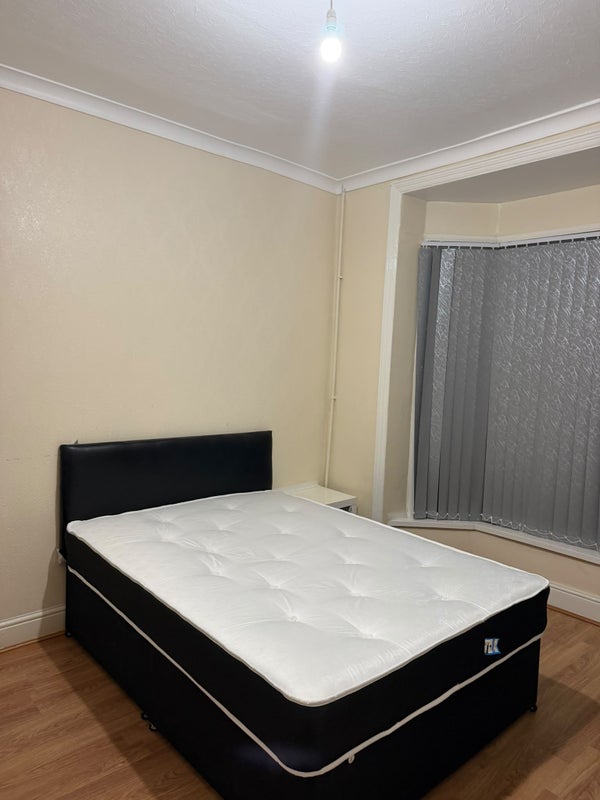 Room Barrows Road in Birmingham