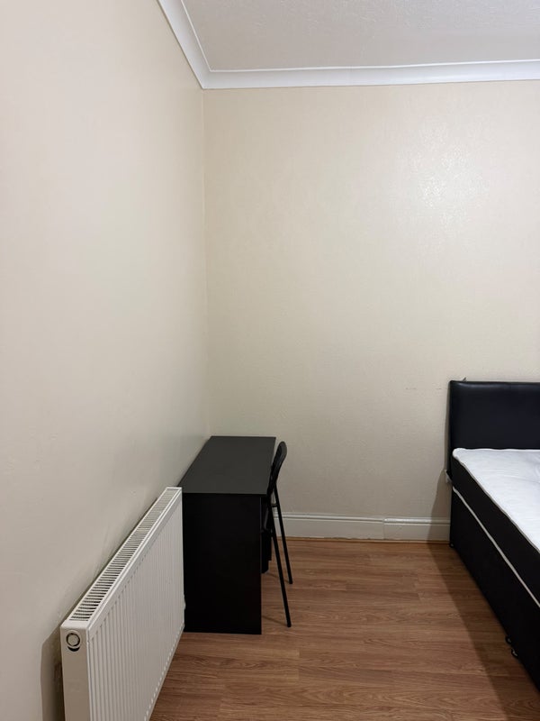 Room Barrows Road in Birmingham