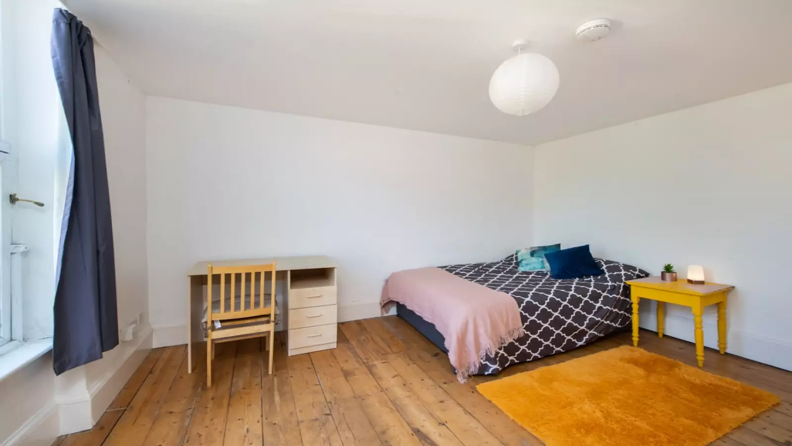 Room Hazellville Road in Greater London