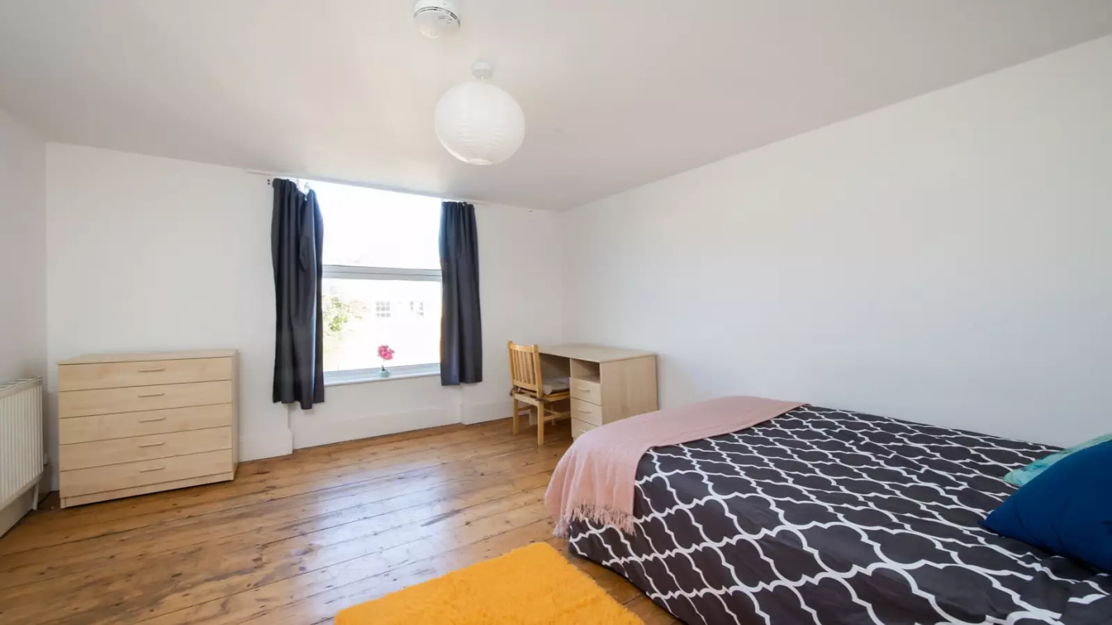 Room Hazellville Road in Greater London