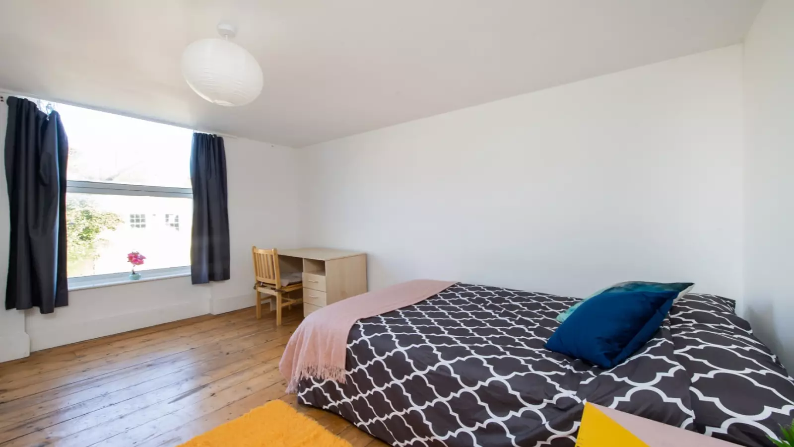 Room Hazellville Road in Greater London
