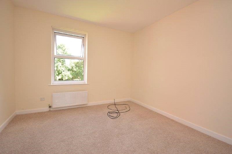 Flat Inchbonnie Road in Chelmsford
