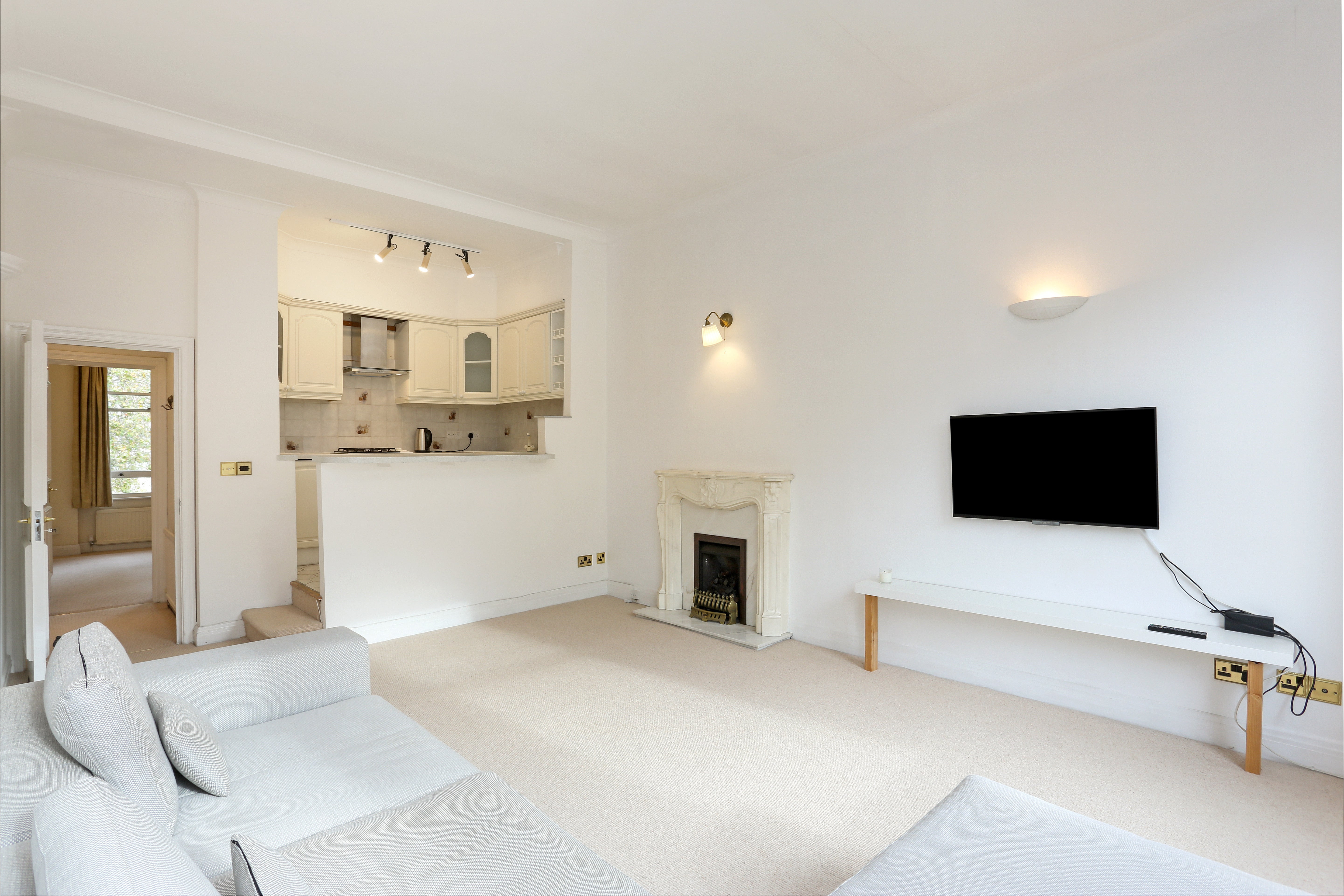 Flat Courtfield Road in Greater London