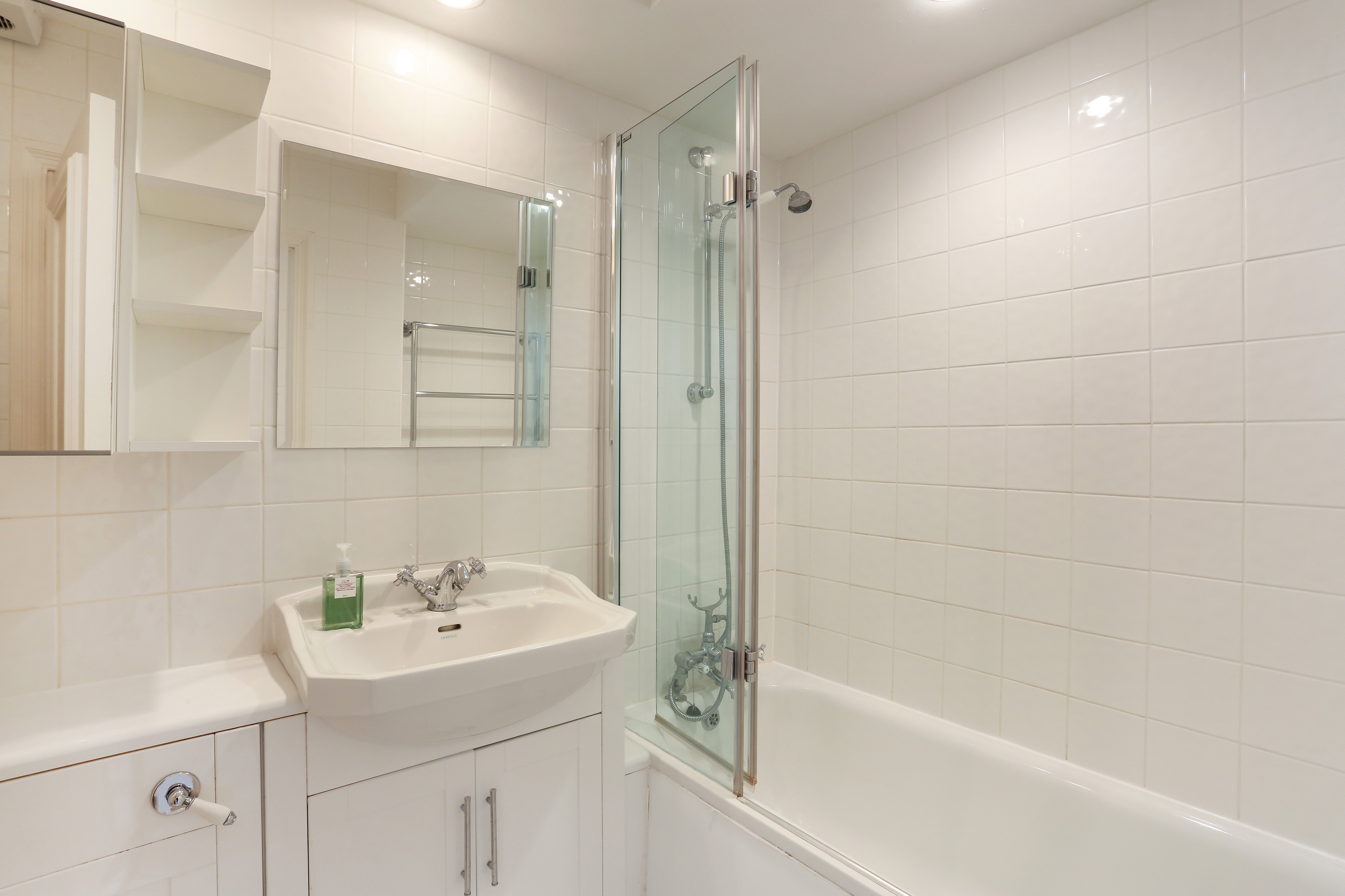 Flat Courtfield Road in Greater London