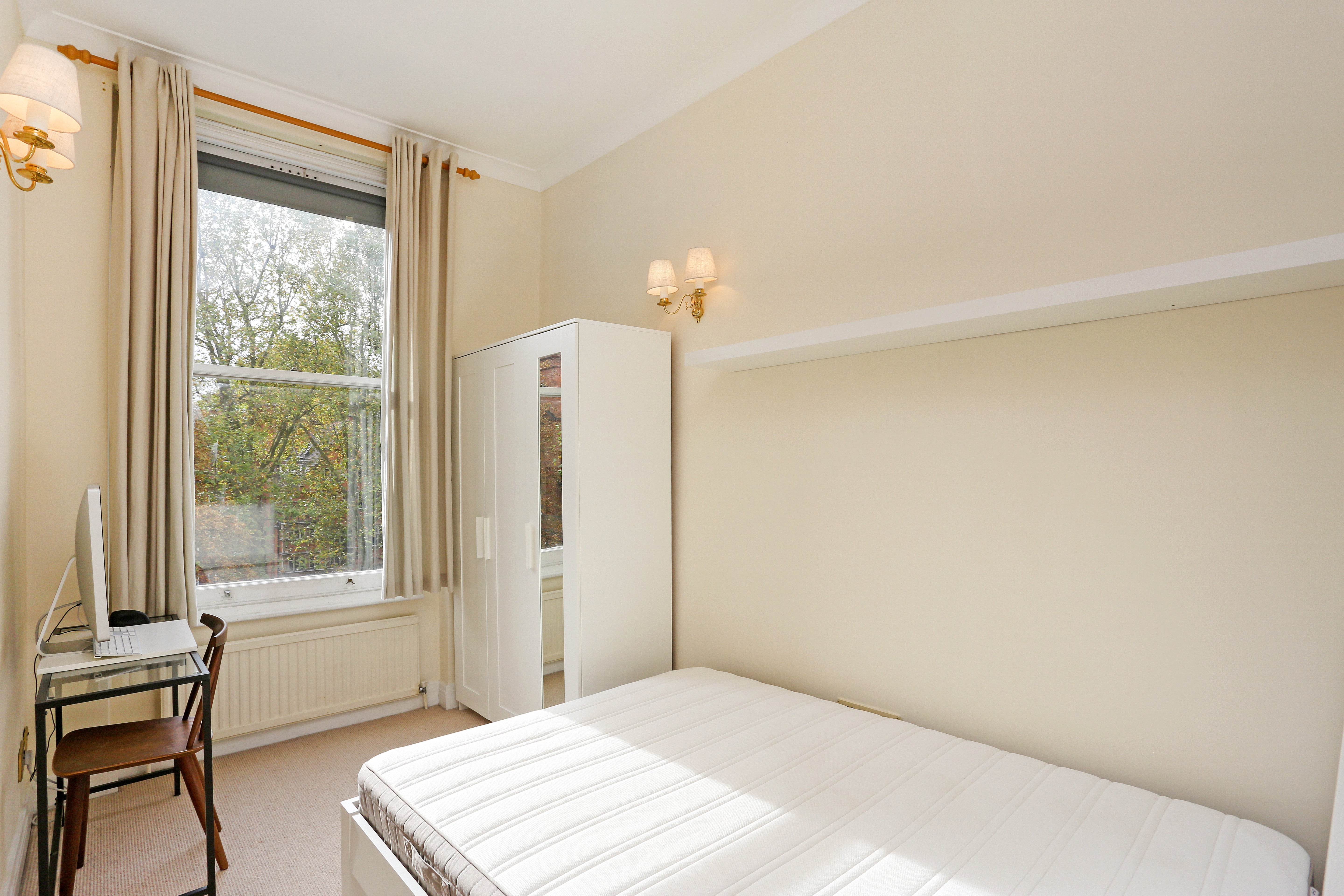Flat Courtfield Road in Greater London