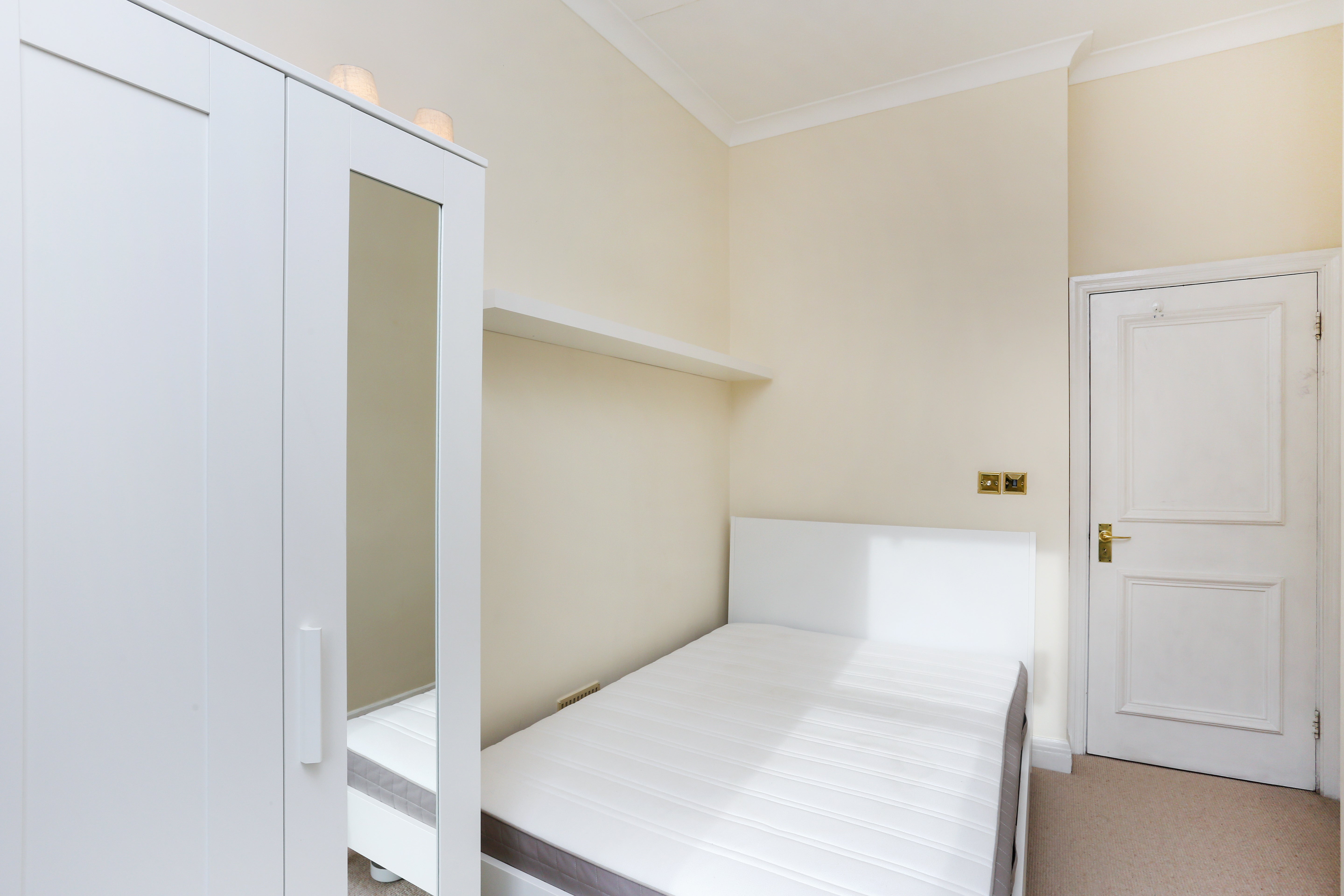 Flat Courtfield Road in Greater London