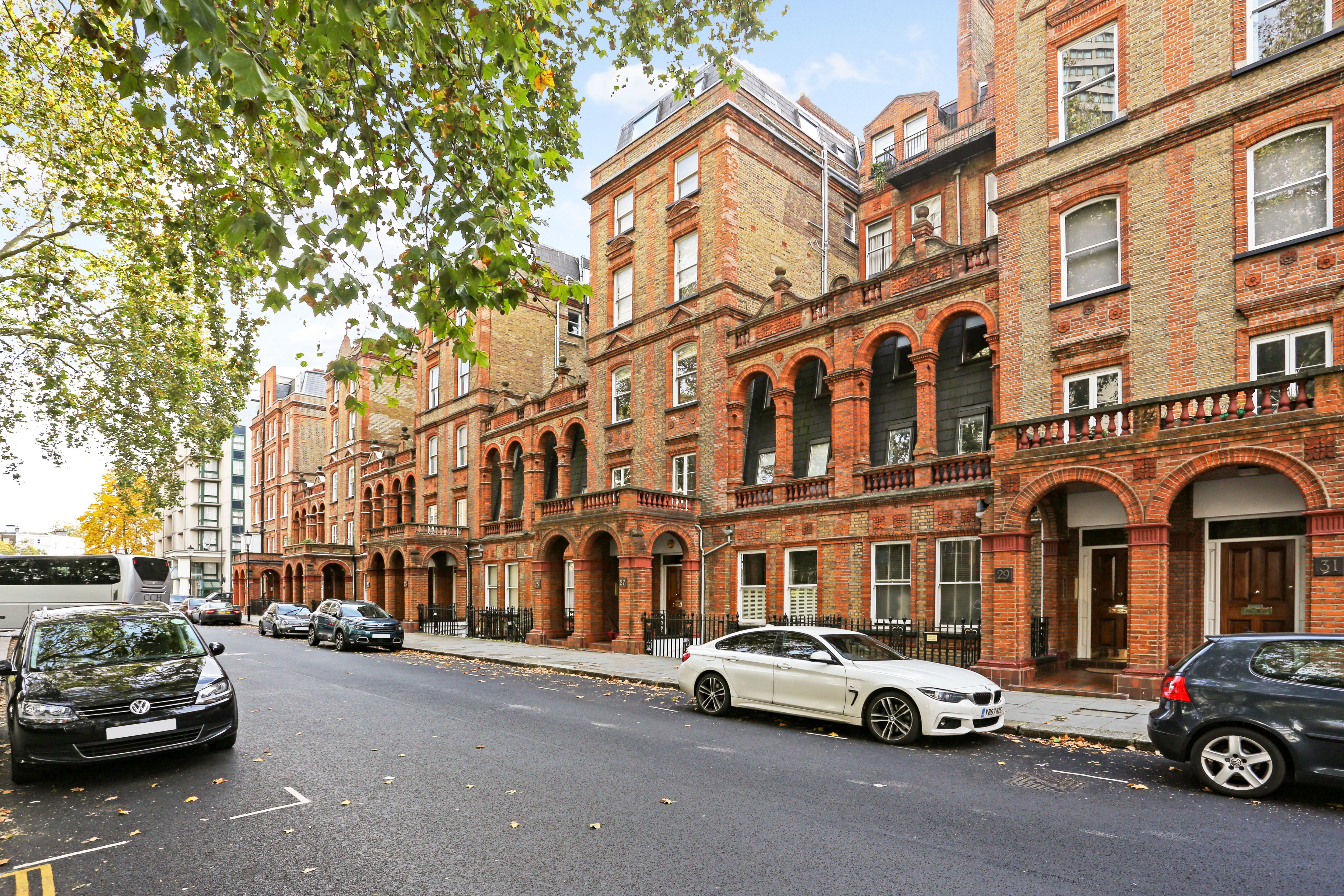 Flat Courtfield Road in Greater London