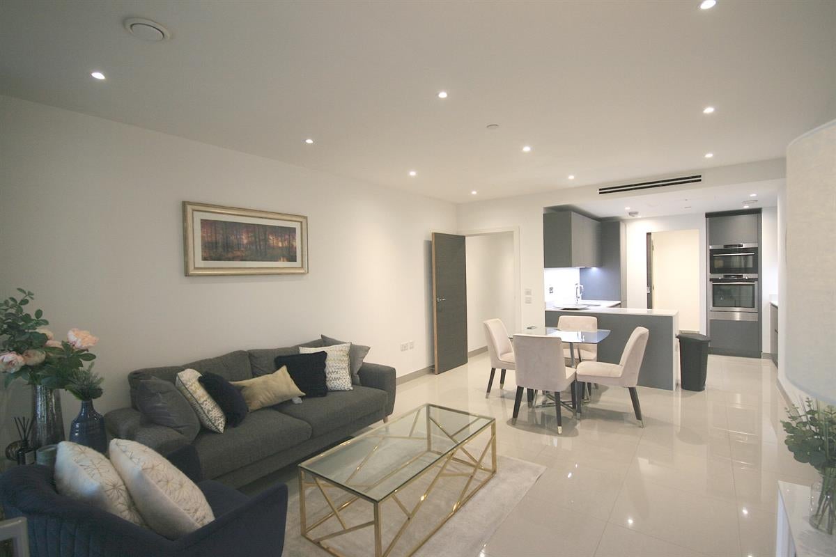 Flat Blackfriars Road in Greater London