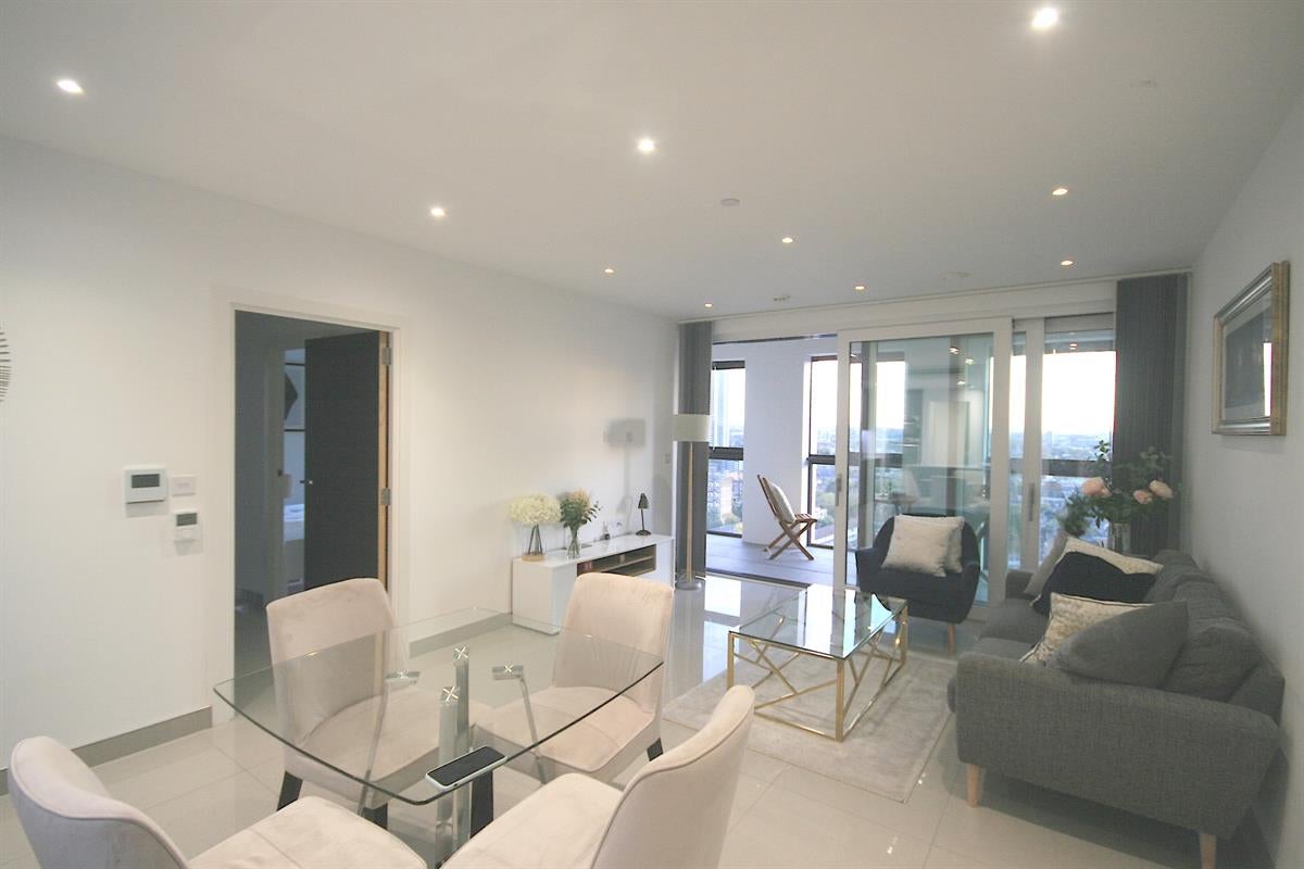 Flat Blackfriars Road in Greater London