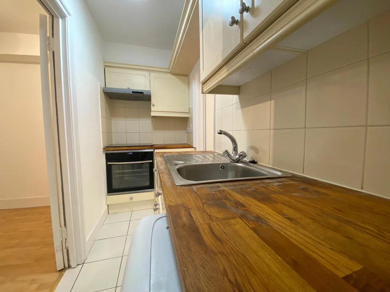 Flat Ifield Road in Greater London