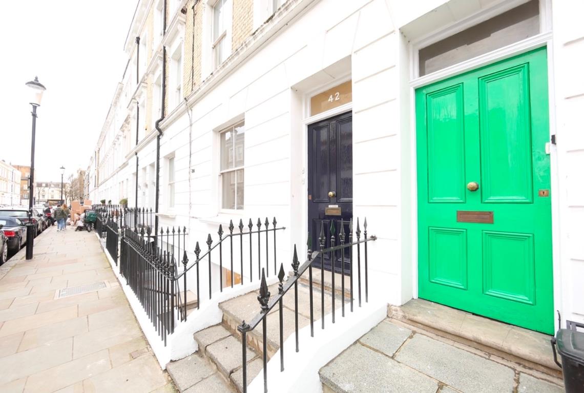 Flat Ifield Road in Greater London