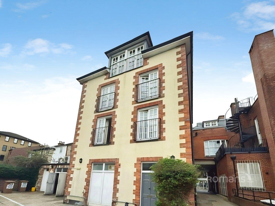 Flat Jewry Street in Winchester