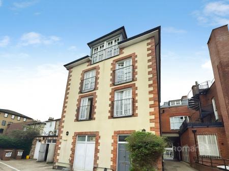 Flat Jewry Street in Winchester