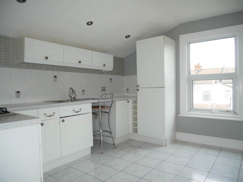 Flat Linden Road in Gillingham
