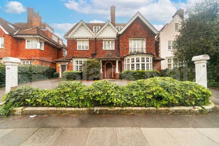 Flat Iverson Road in Greater London
