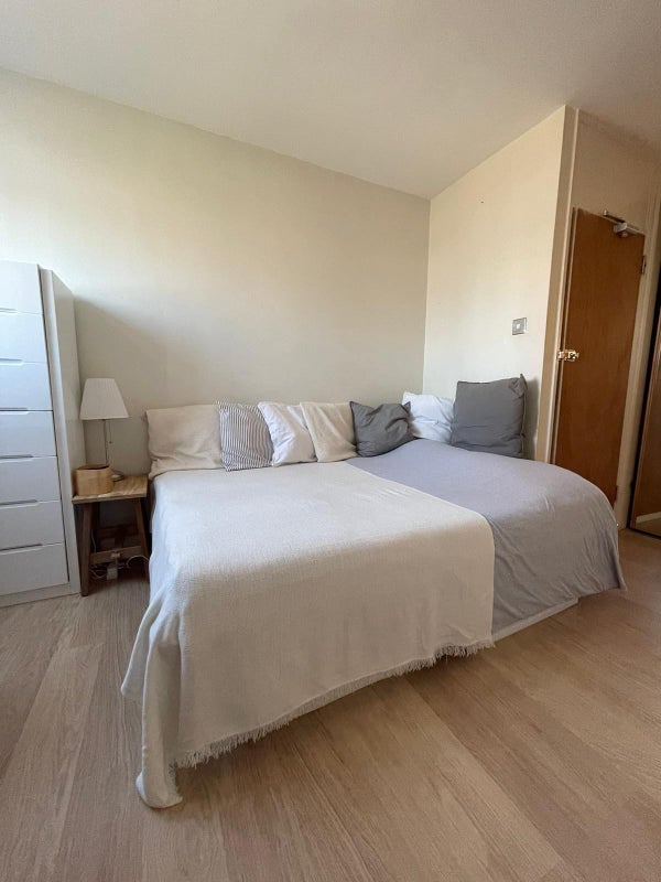 Room Stewart Street in Greater London