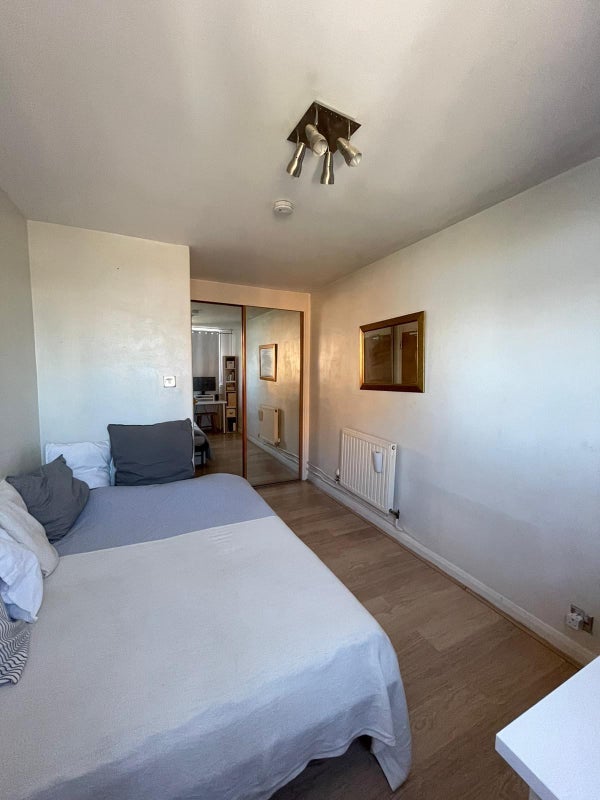 Room Stewart Street in Greater London