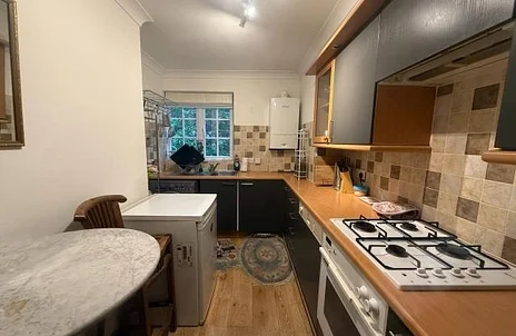 Flat Ivy Drive in Surrey Heath