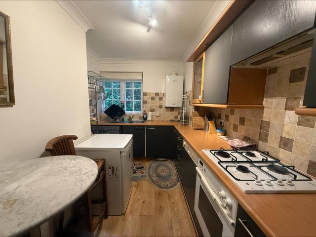 Flat Ivy Drive in Surrey Heath