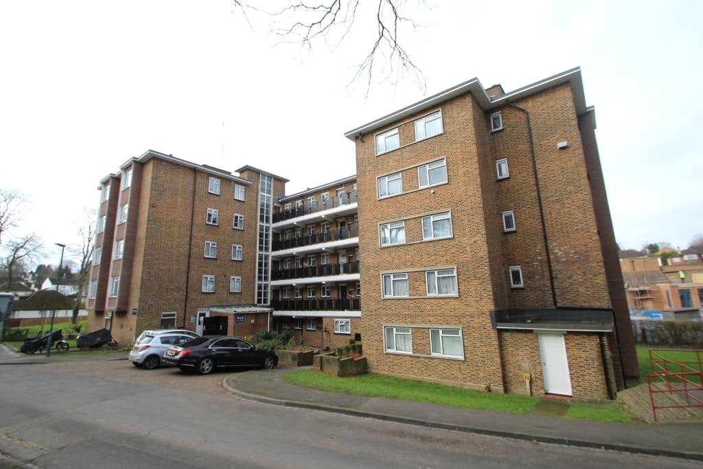 Flat Radcliffe Gardens in Greater London