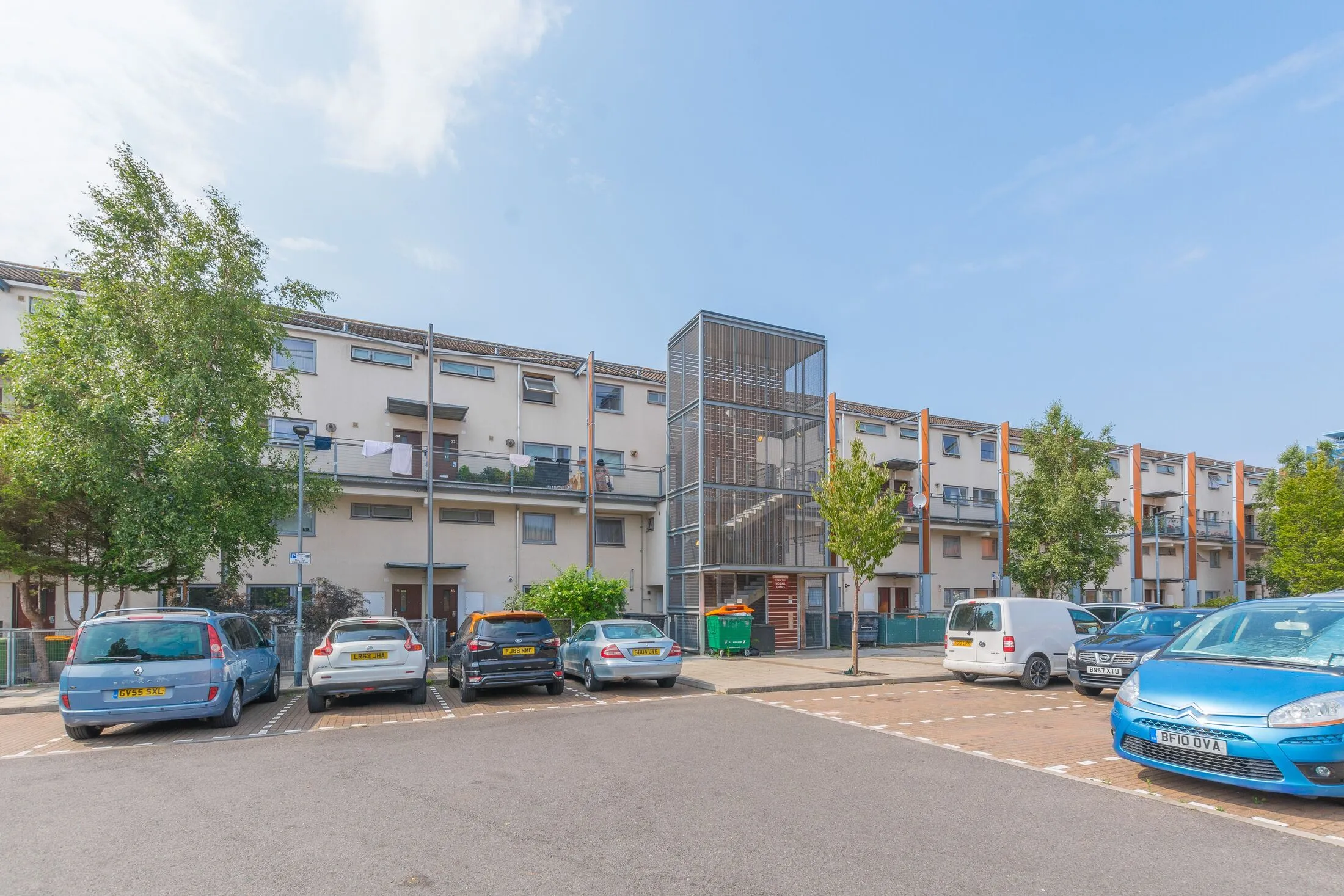 Flat Libra Road in Greater London