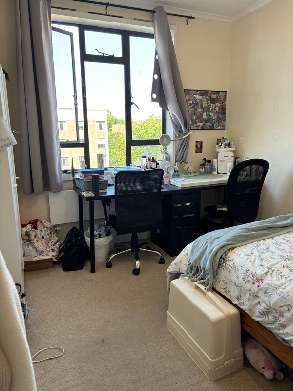 Room Lloyds Row in Greater London