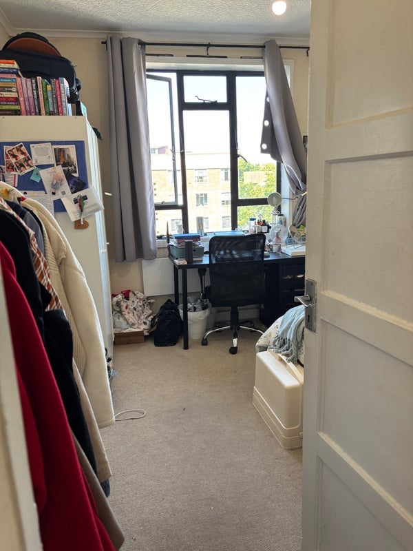Room Lloyds Row in Greater London