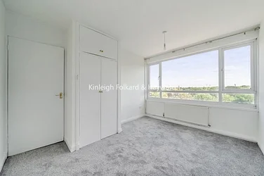 Flat Fair Acres in London