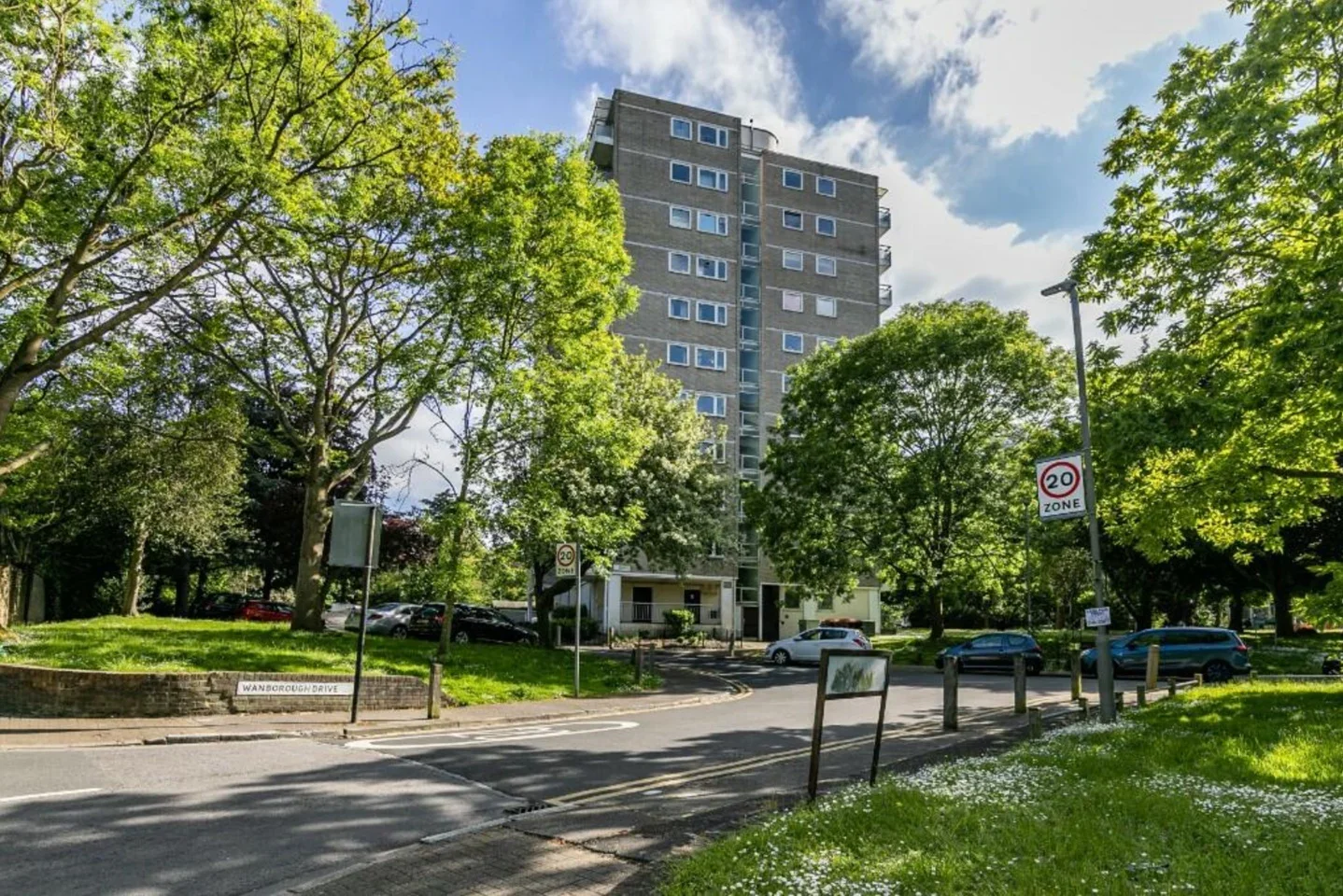Flat Wanborough Drive in Greater London