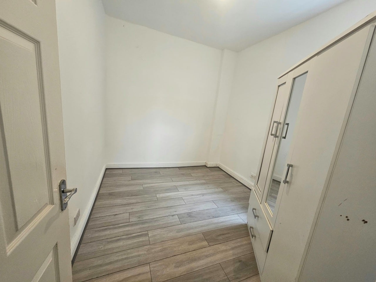 Flat Plashet Road in Greater London