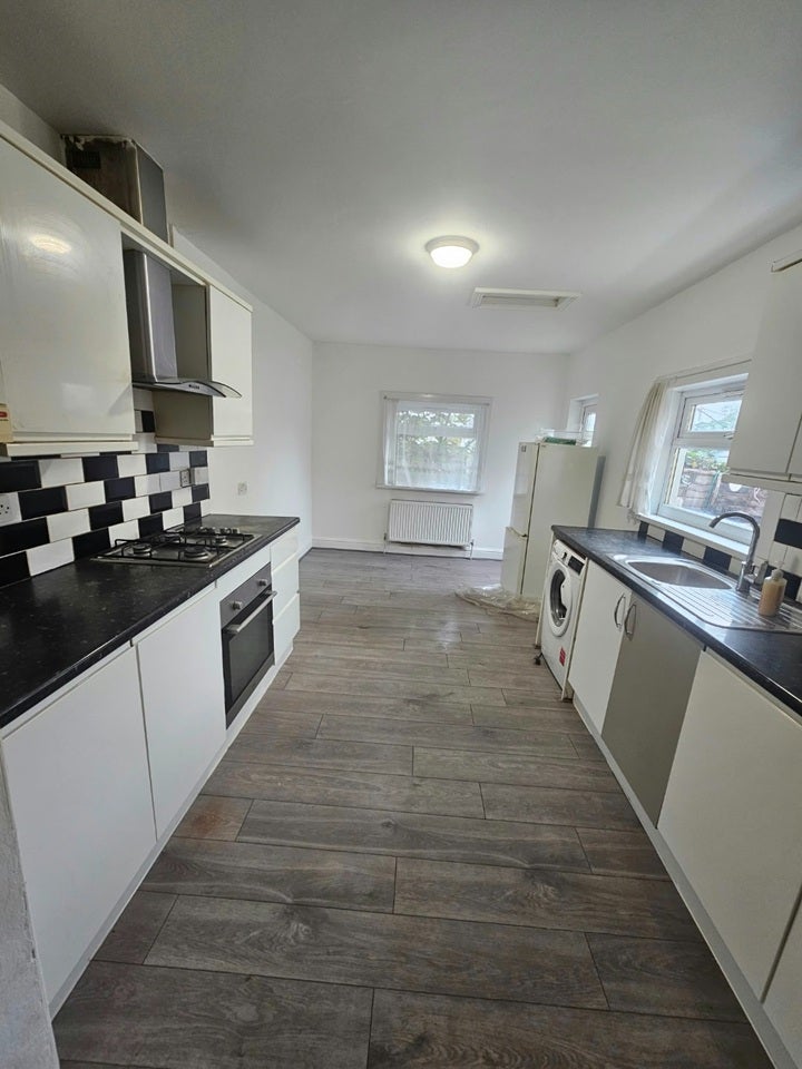 Flat Plashet Road in Greater London