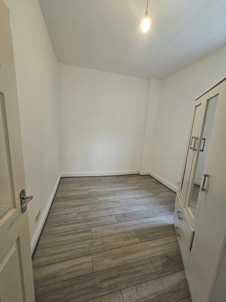 Flat Plashet Road in Greater London