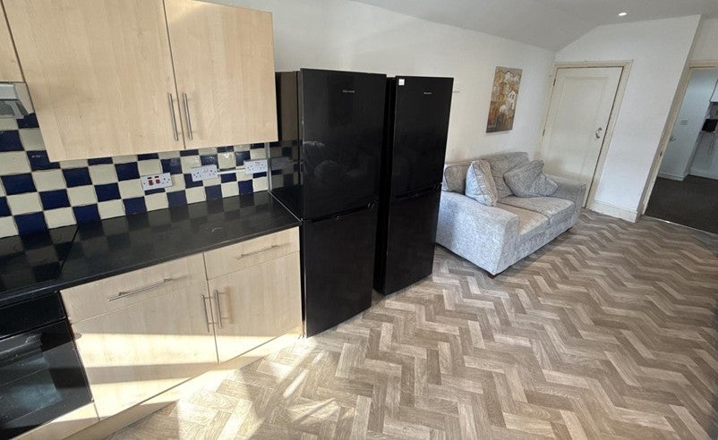 Flat Woodville Road in Cardiff