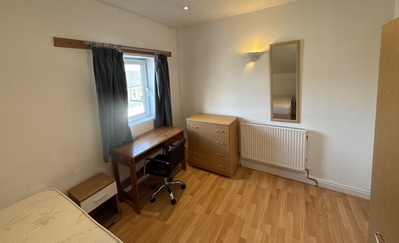 Flat Woodville Road in Cardiff