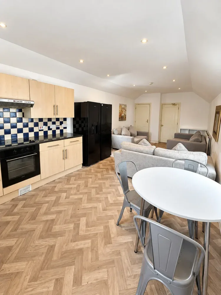 Flat Woodville Road in Cardiff
