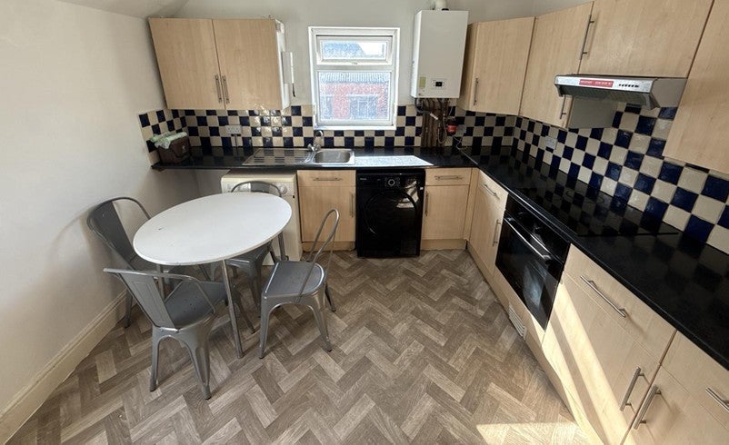 Flat Woodville Road in Cardiff
