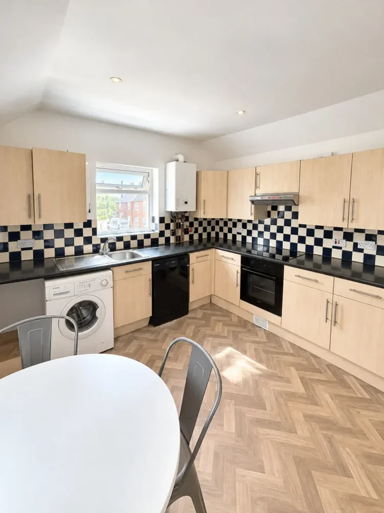 Flat Woodville Road in Cardiff