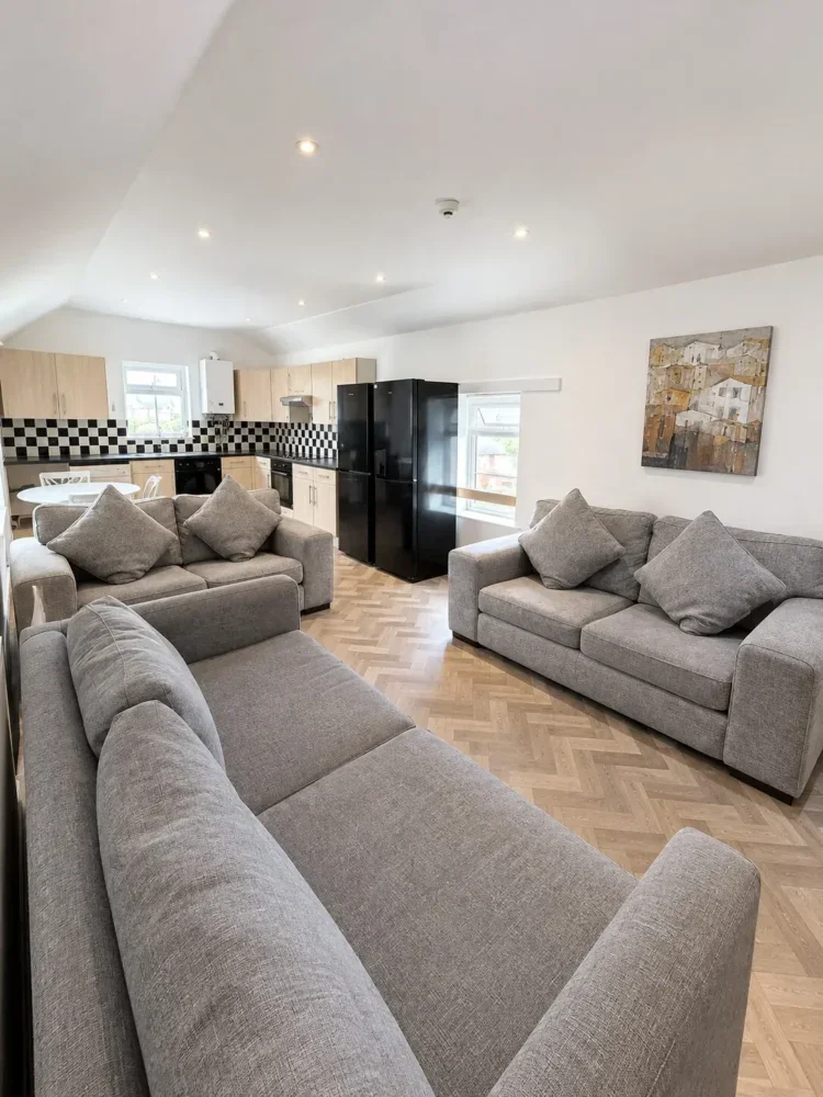 Flat Woodville Road in Cardiff