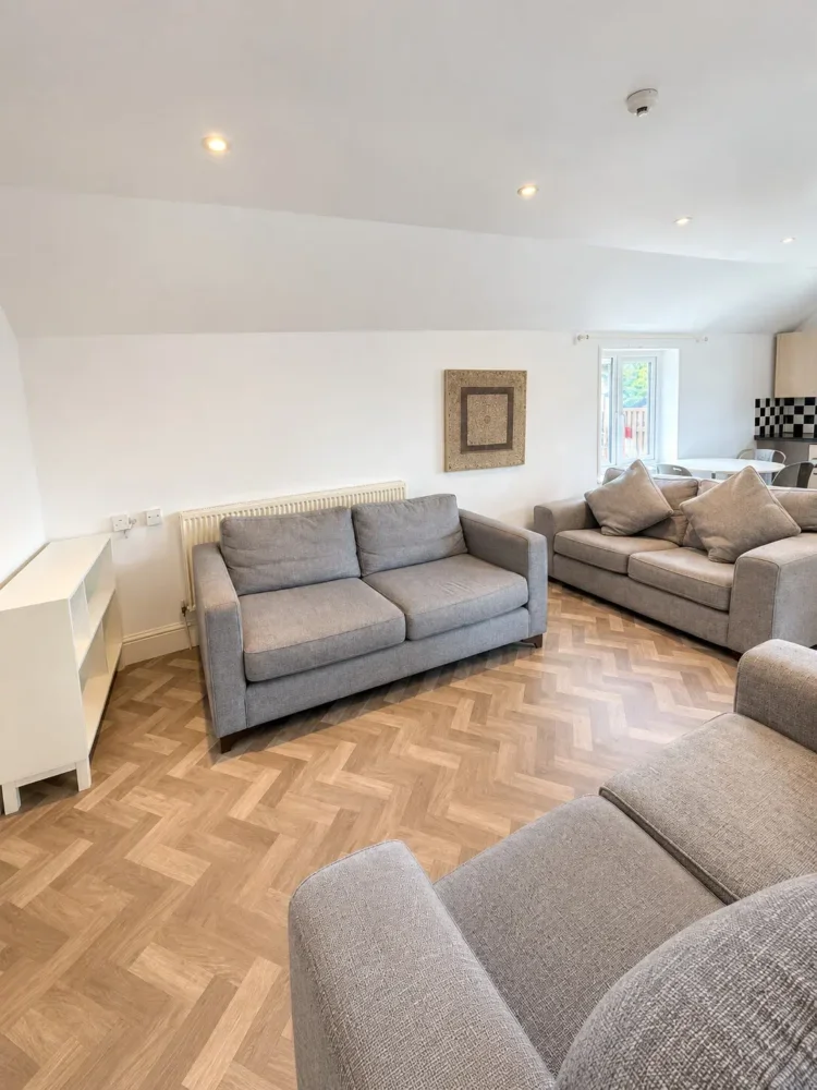 Flat Woodville Road in Cardiff