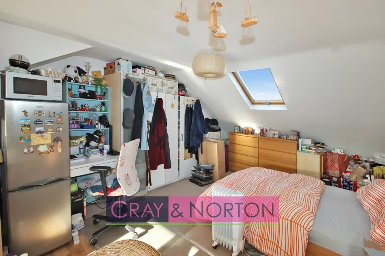 Flat Lower Addiscombe Road in London