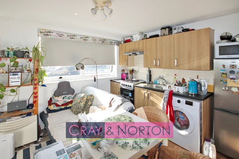 Flat Lower Addiscombe Road in London