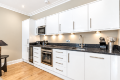 Flat Grosvenor Hill in City of Westminster