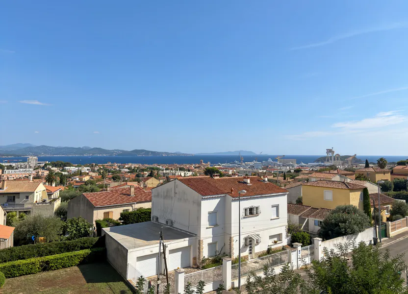 Flat Avenue Victor Basch in La Ciotat