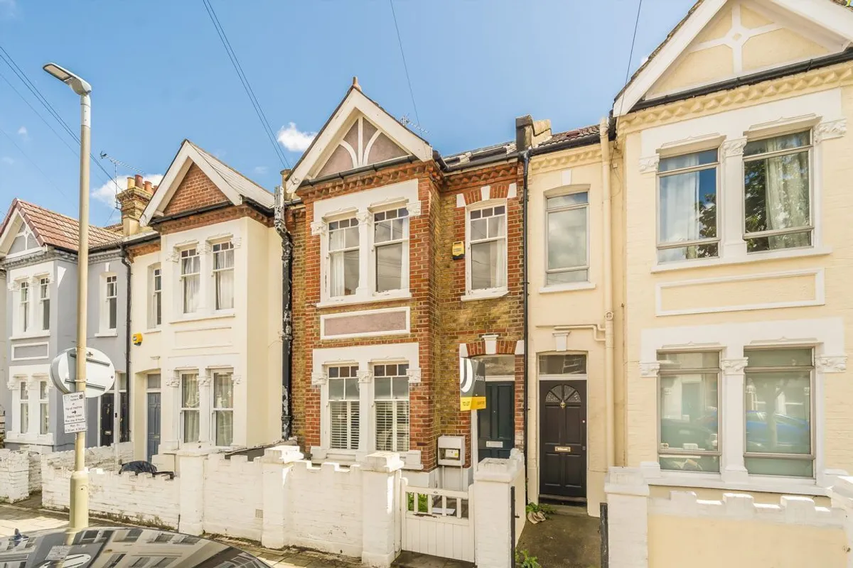 House Lydden Grove in Greater London