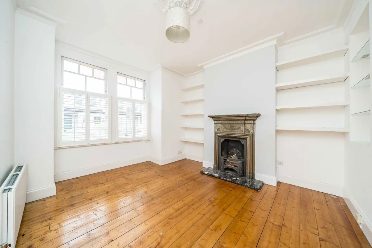 House Lydden Grove in Greater London