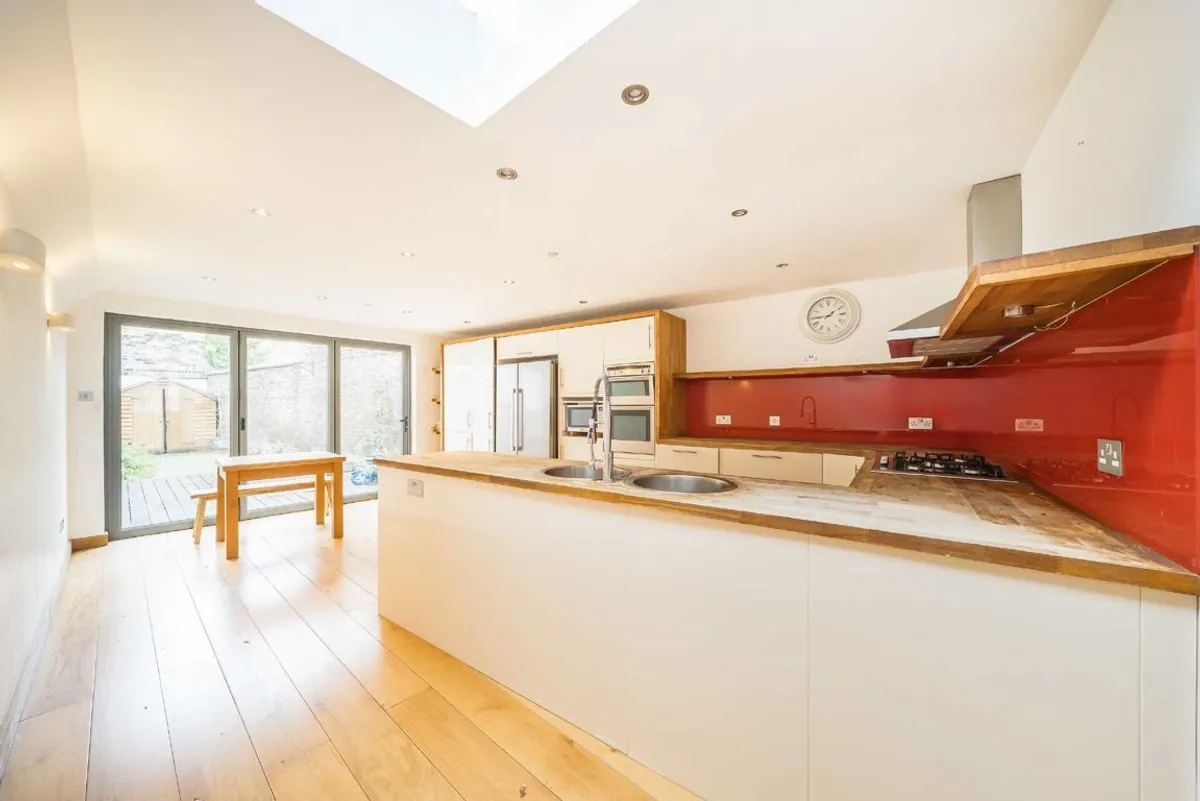 House Lydden Grove in Greater London