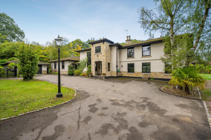 House Jubilee Road in Finchampstead