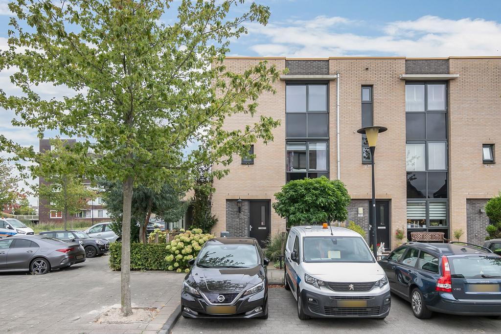 Huis Leeuwenburg 163 in Barendrecht